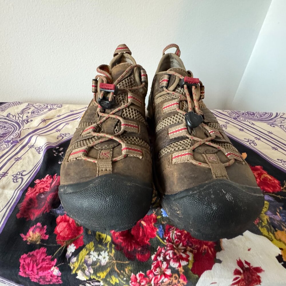 Keen Hiking Boots (Low) Sz9